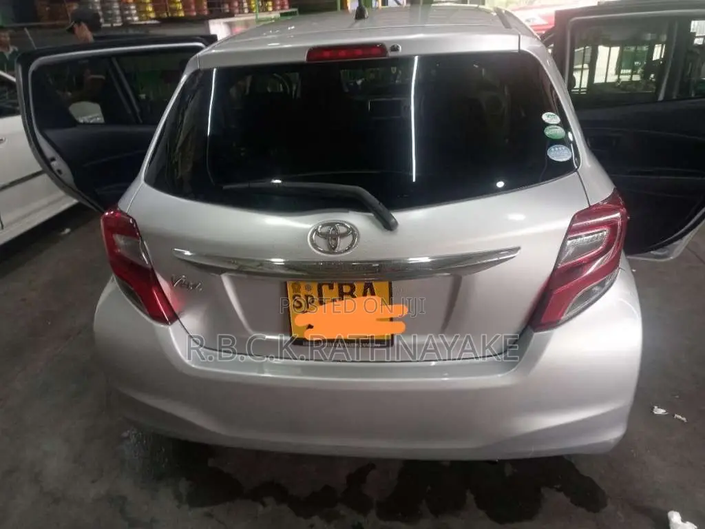 Toyota Vitz 2015 Car (Used)