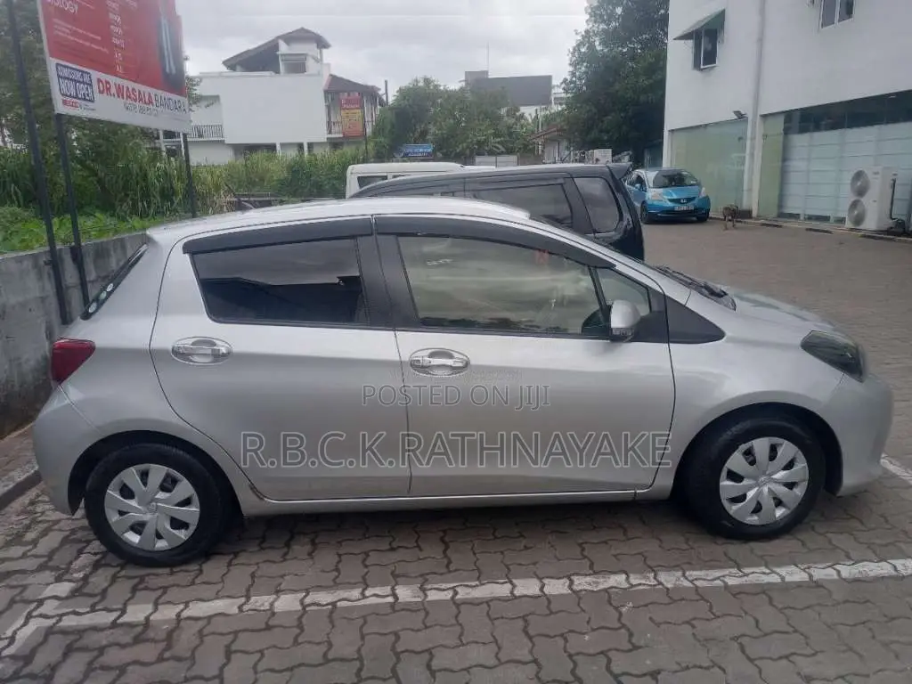Toyota Vitz 2015 Car (Used)