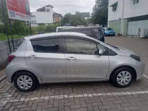 Toyota Vitz 2015 Car (Used)