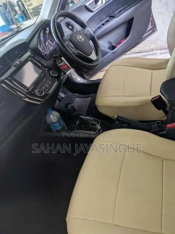 Toyota Axio 2015 Car (Used)