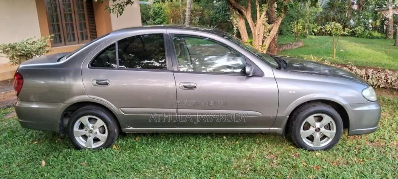 Nissan N17 2011 Car (Used)