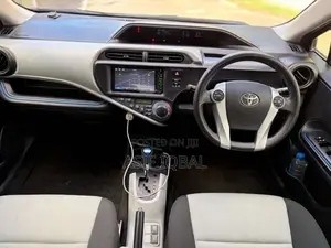 Toyota Aqua 2014 Car (Used)