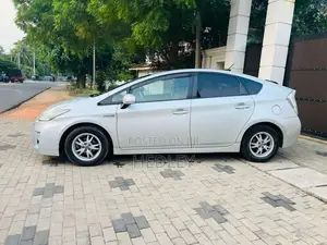 Toyota Prius 2011 Car (Used)