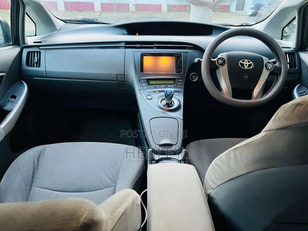 Toyota Prius 2011 Car (Used)
