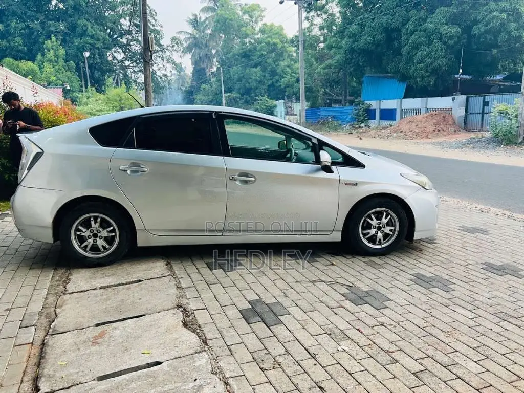 Toyota Prius 2011 Car (Used)