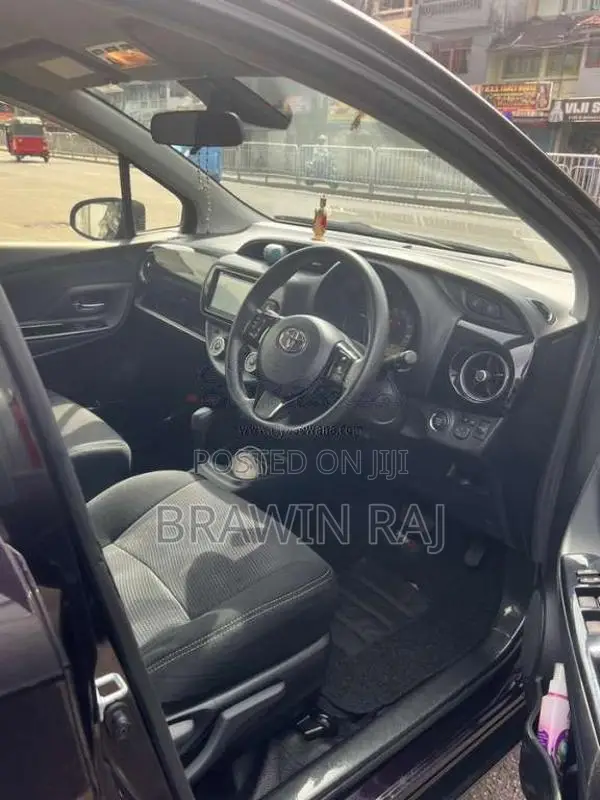 Toyota Vitz 2018 Car (Used)