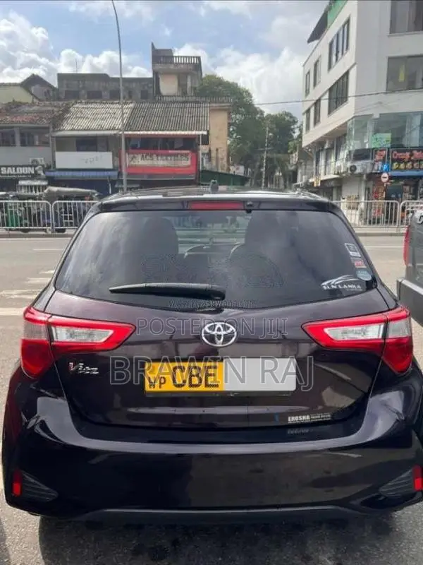 Toyota Vitz 2018 Car (Used)