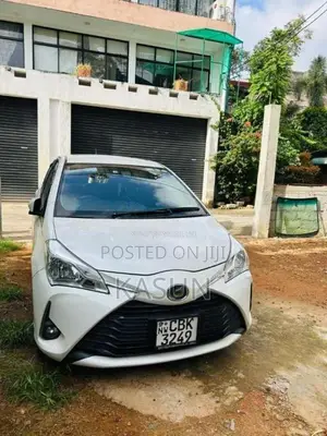 Toyota Vitz 2017 Car (Used)