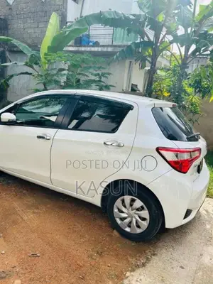Toyota Vitz 2017 Car (Used)