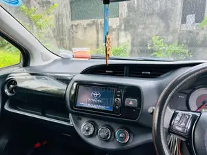 Toyota Vitz 2017 Car (Used)