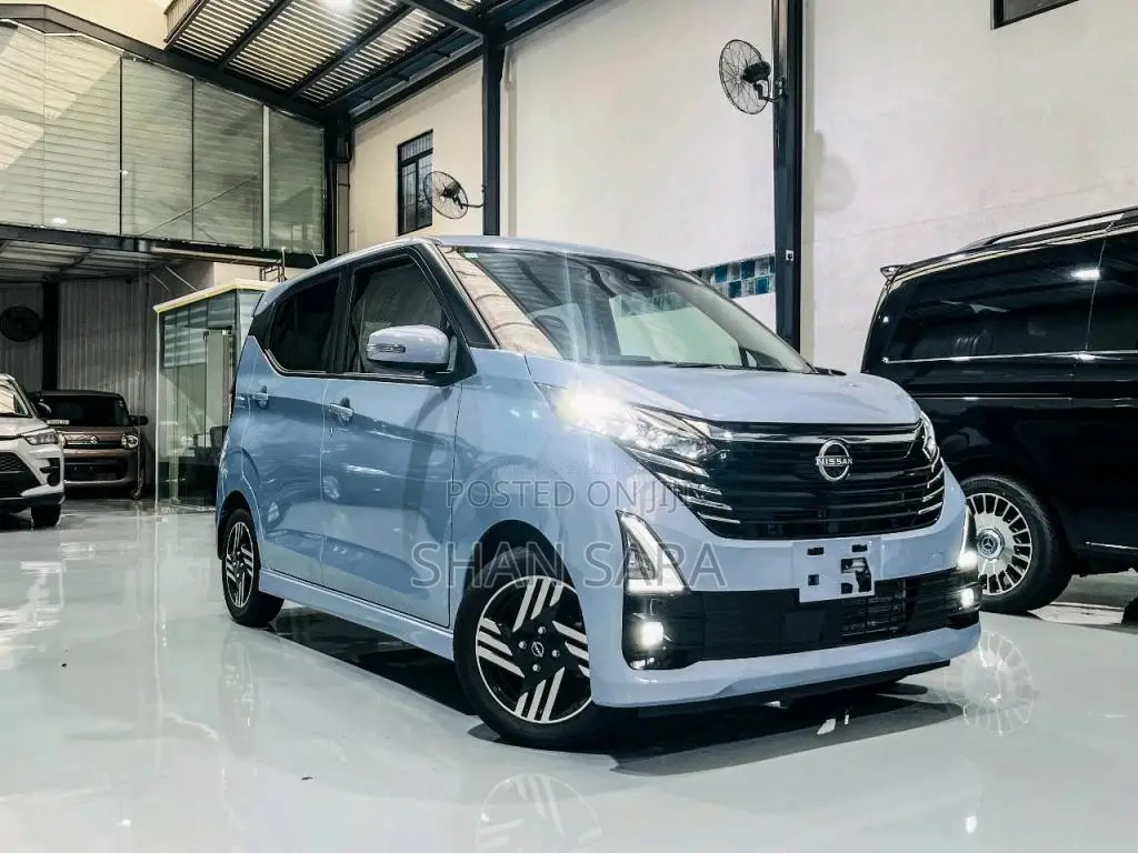 Nissan Dayz Highway Star 2023 Car Unregistered (Recondition)