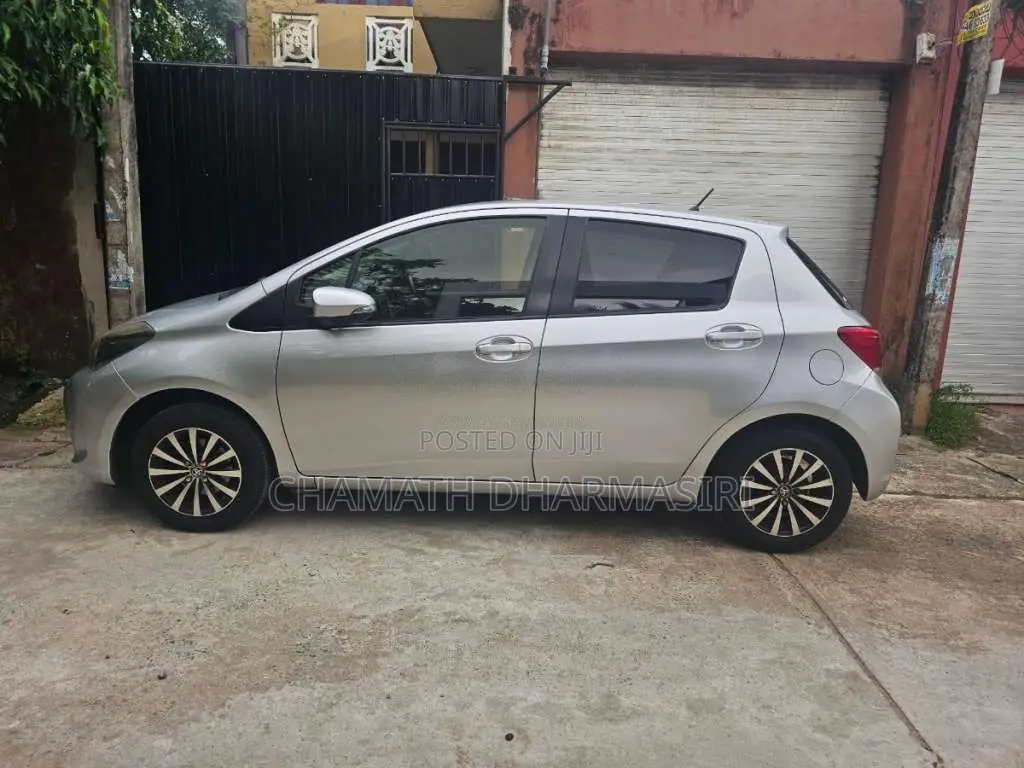 Toyota Vitz 2015 Car (Used)