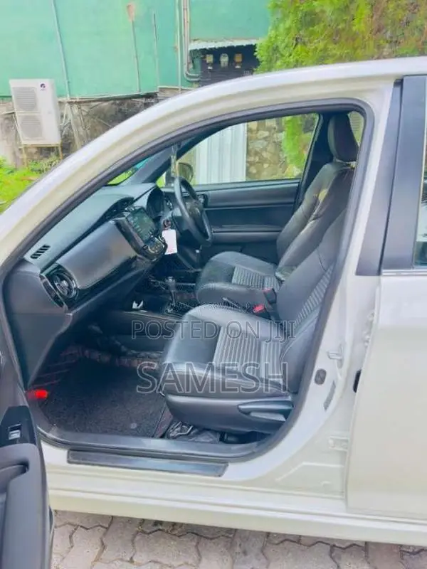 Toyota Axio 2018 Car (Used)