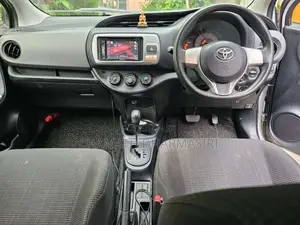 Toyota Vitz 2015 Car (Used)