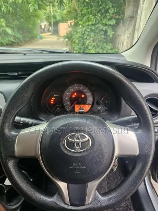 Toyota Vitz 2015 Car (Used)