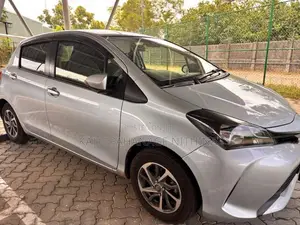 Toyota Vitz 2016 Car (Used)