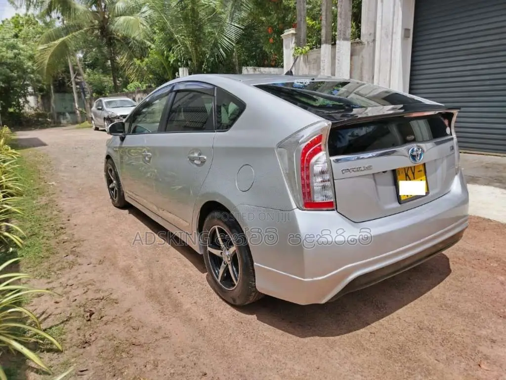 Toyota Prius 2013 Car (Used)