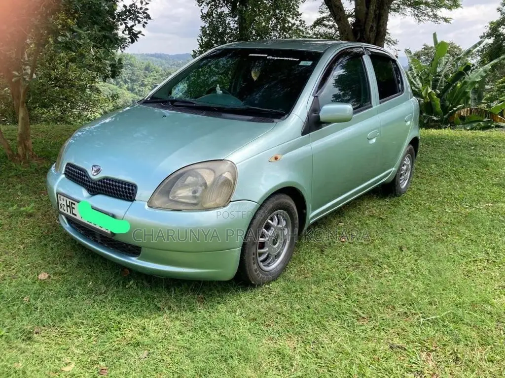 Toyota Vitz 2000 Car (Used)