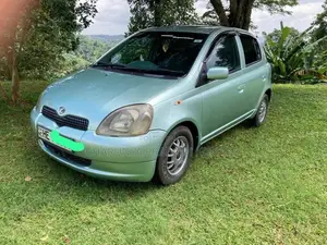 Toyota Vitz 2000 Car (Used)