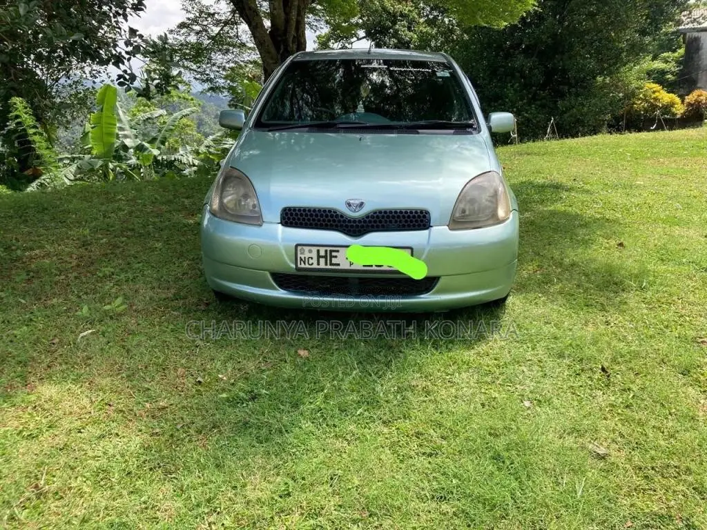 Toyota Vitz 2000 Car (Used)