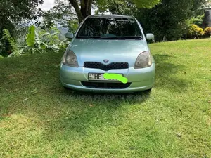 Toyota Vitz 2000 Car (Used)
