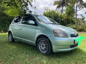Toyota Vitz 2000 Car (Used)
