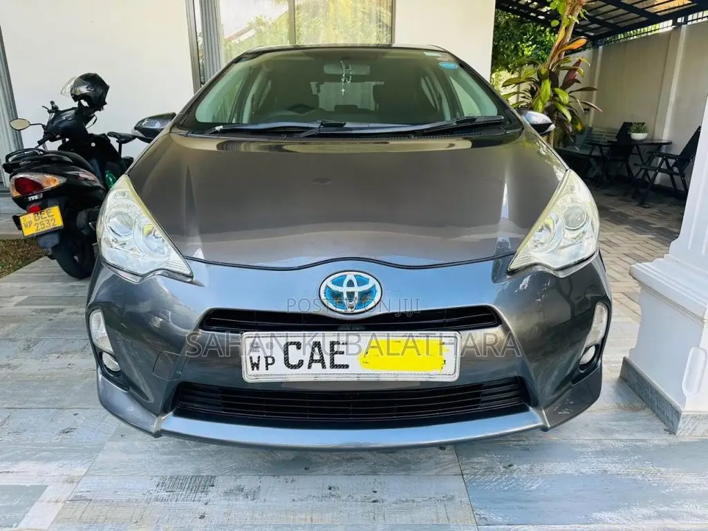 Toyota Aqua 2014 Car (Used)