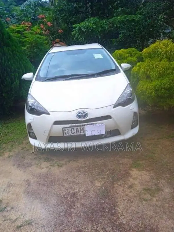 Toyota Aqua 2014 Car (Used)