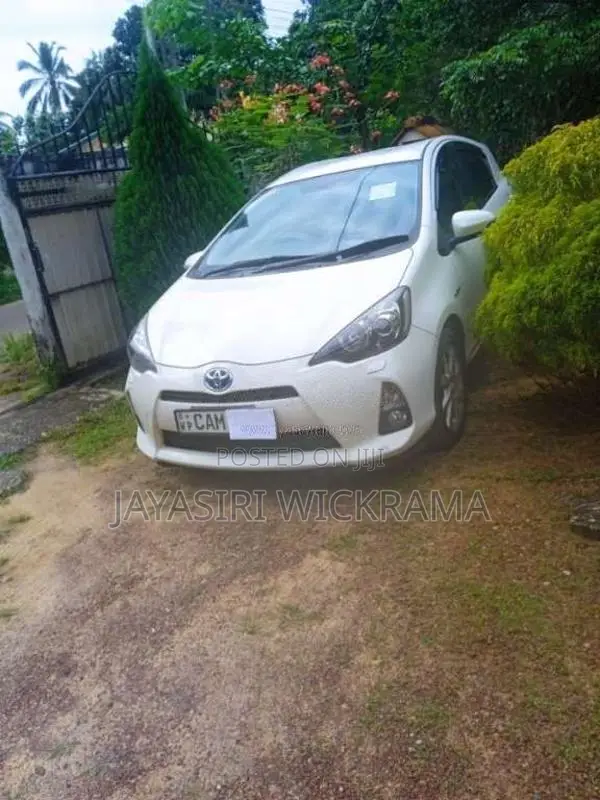 Toyota Aqua 2014 Car (Used)