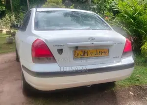 Hyundai Elantra 2000 Car (Used)