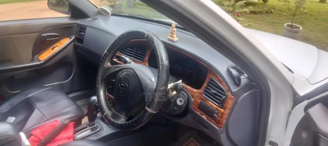Hyundai Elantra 2000 Car (Used)