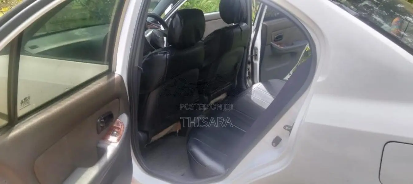 Hyundai Elantra 2000 Car (Used)