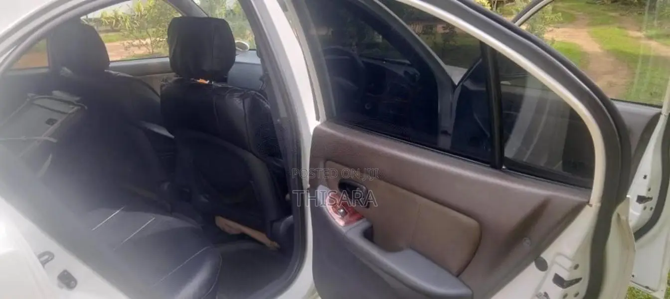 Hyundai Elantra 2000 Car (Used)