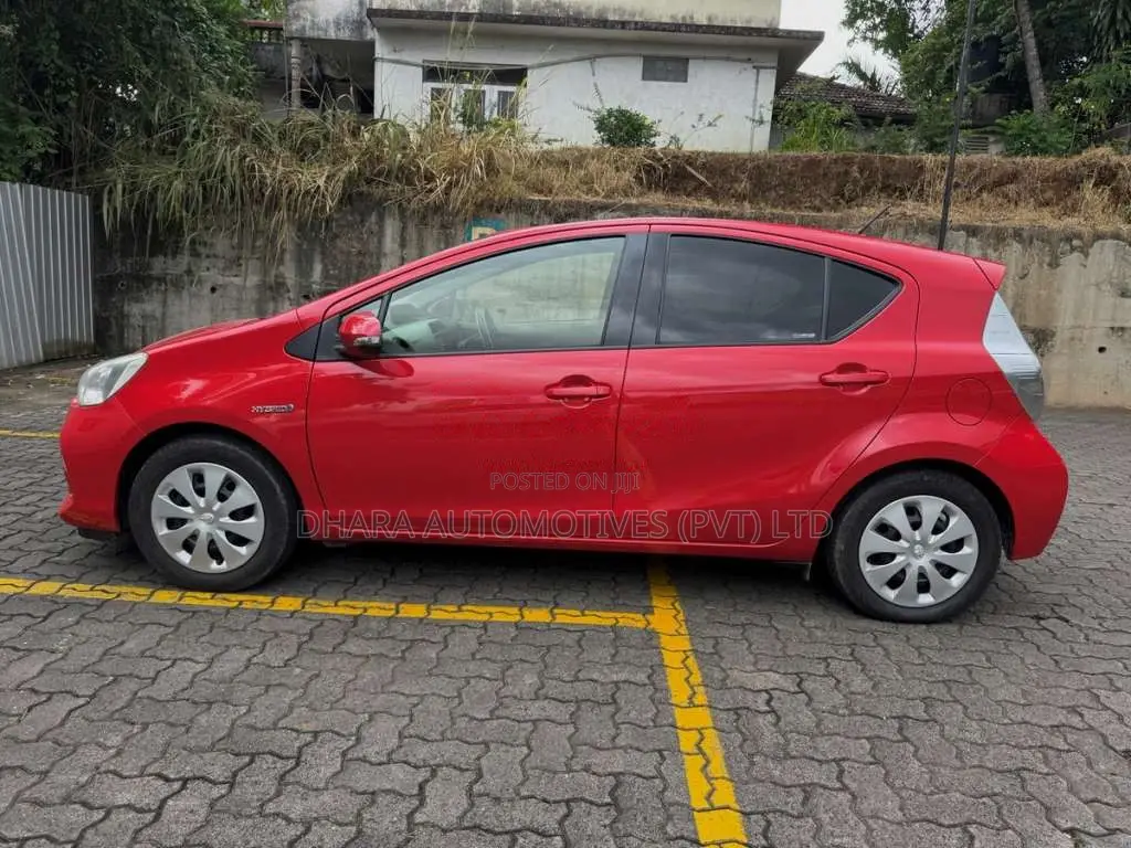 Toyota Aqua 2014 Car (Used)