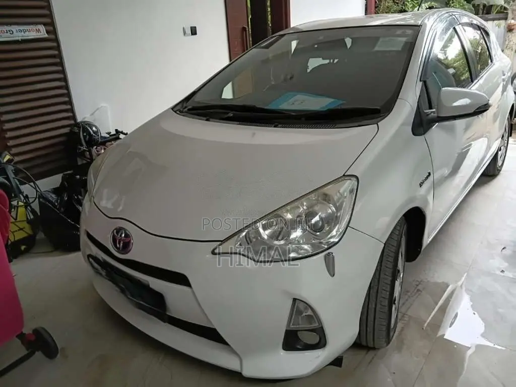 Toyota Aqua 2012 Car (Used)