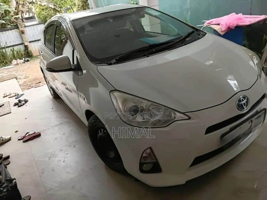 Toyota Aqua 2012 Car (Used)