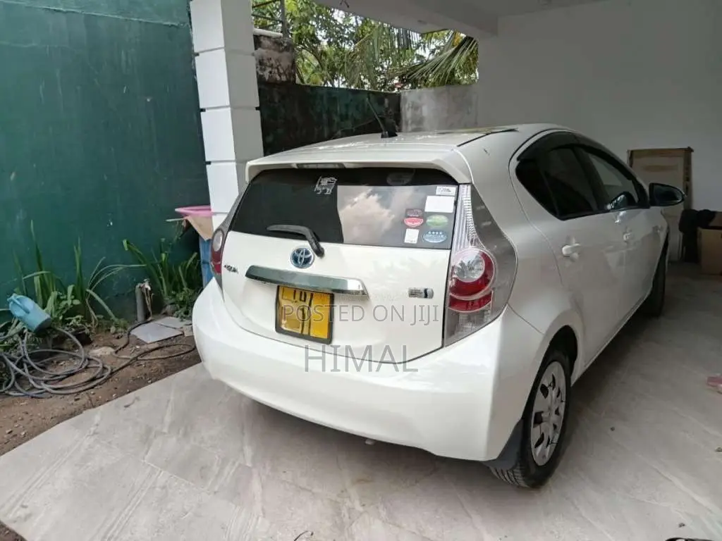 Toyota Aqua 2012 Car (Used)