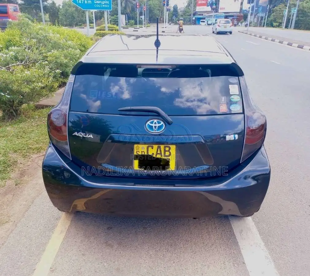 Toyota Aqua 2013 Car (Used)