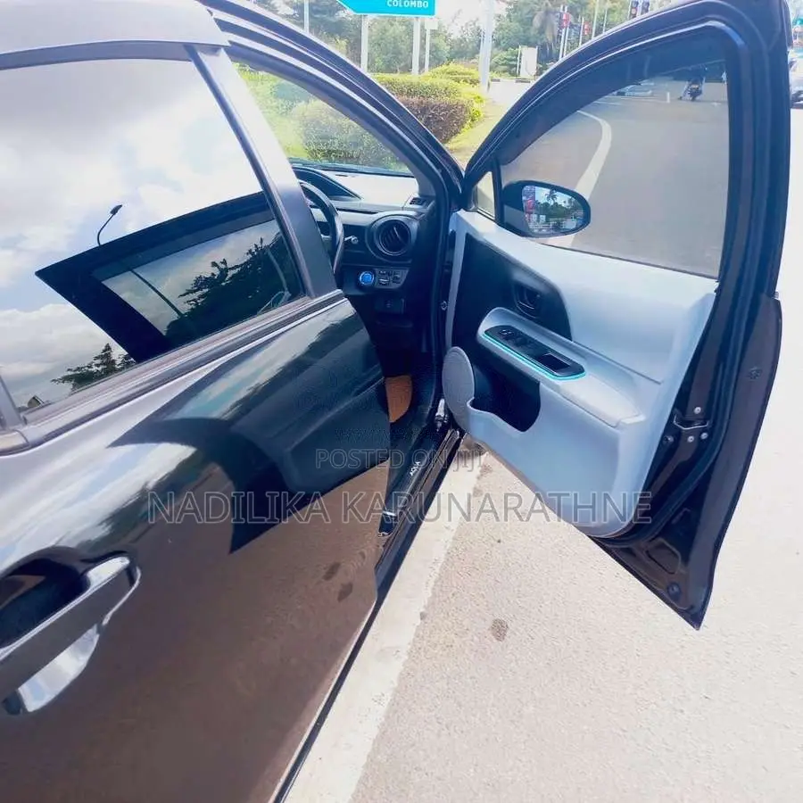 Toyota Aqua 2013 Car (Used)