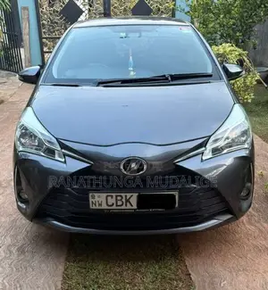 Toyota Vitz 2017 Car (Used)