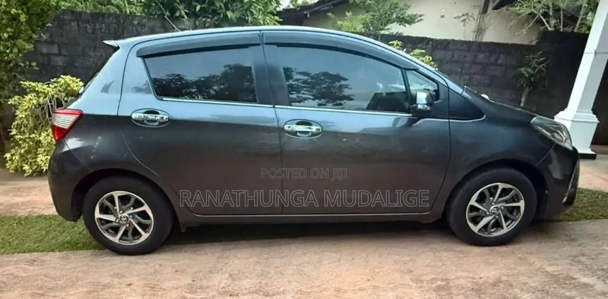Toyota Vitz 2017 Car (Used)