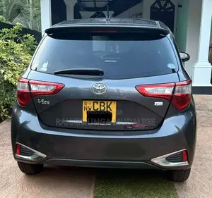 Toyota Vitz 2017 Car (Used)