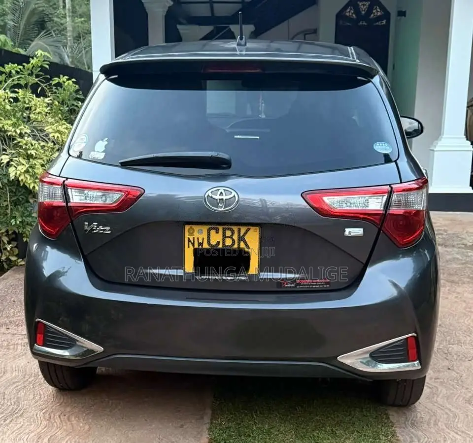 Toyota Vitz 2017 Car (Used)