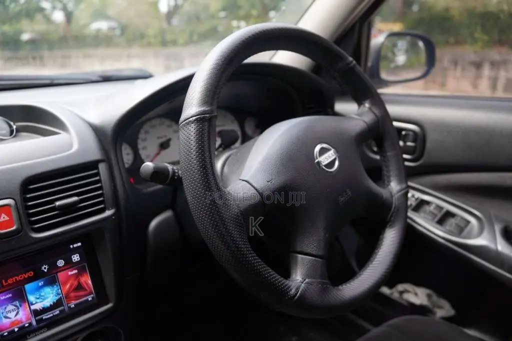Nissan N16 2011 Car (Used)