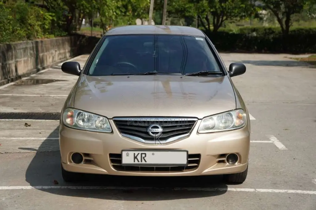 Nissan N16 2011 Car (Used)