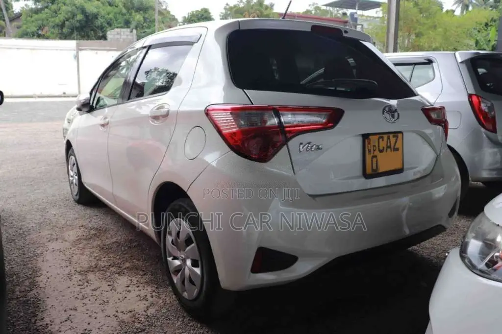 Toyota Vitz 2018 Car (Used)