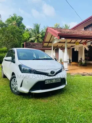 Toyota Vitz 2016 Car (Used)