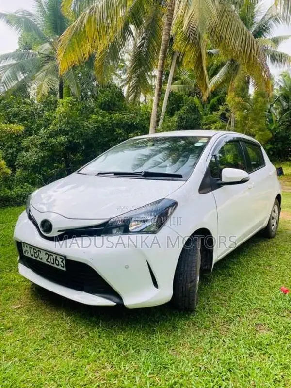 Toyota Vitz 2016 Car (Used)