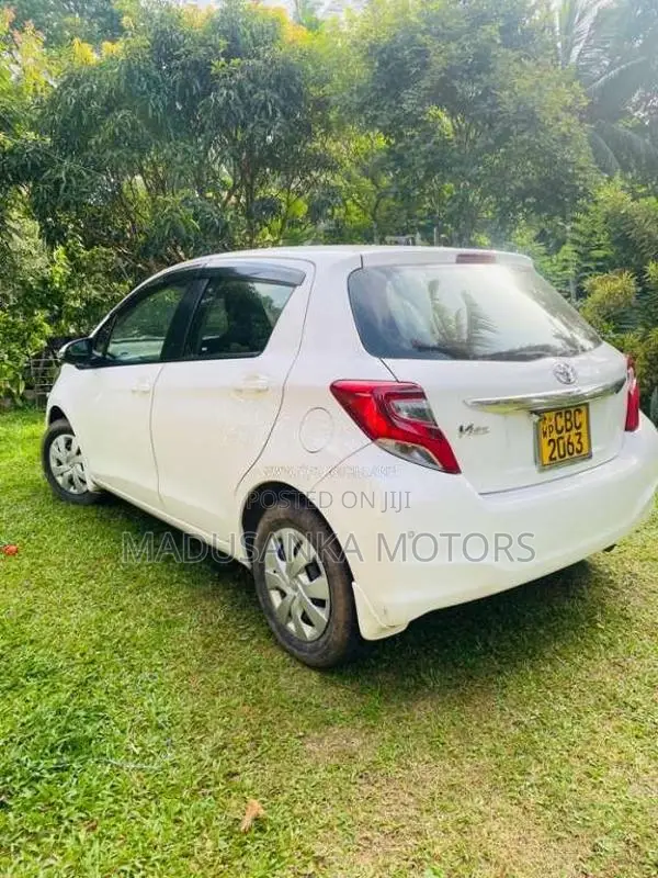 Toyota Vitz 2016 Car (Used)