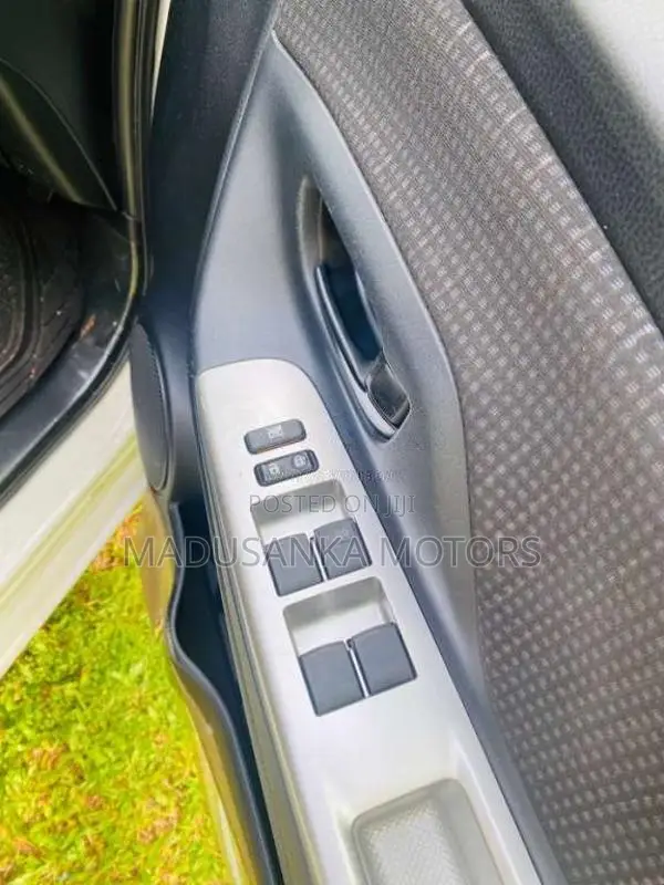 Toyota Vitz 2016 Car (Used)